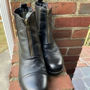 Unisex Youth black leather boot